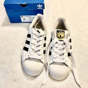 Adidas Originals kid's Superstar size 3.5